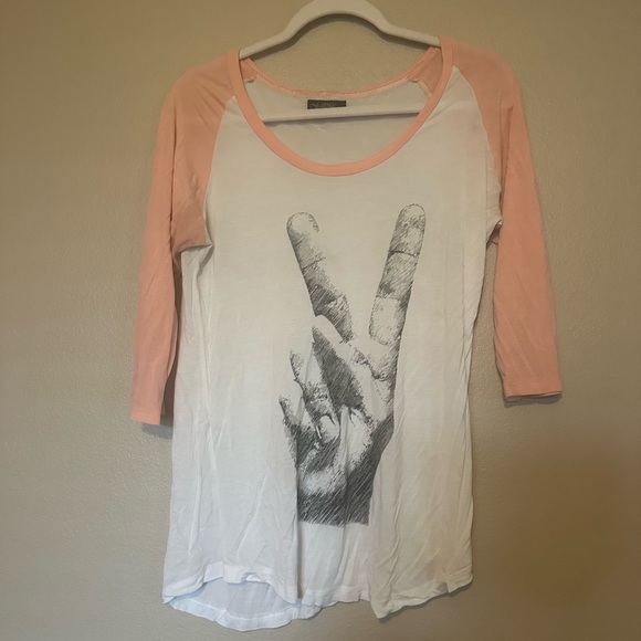 Lauren Moshi Tops - ✌🏻☮️ Lauren Moshi Frankie Peace Sign Baseball Raglan - White - Medium